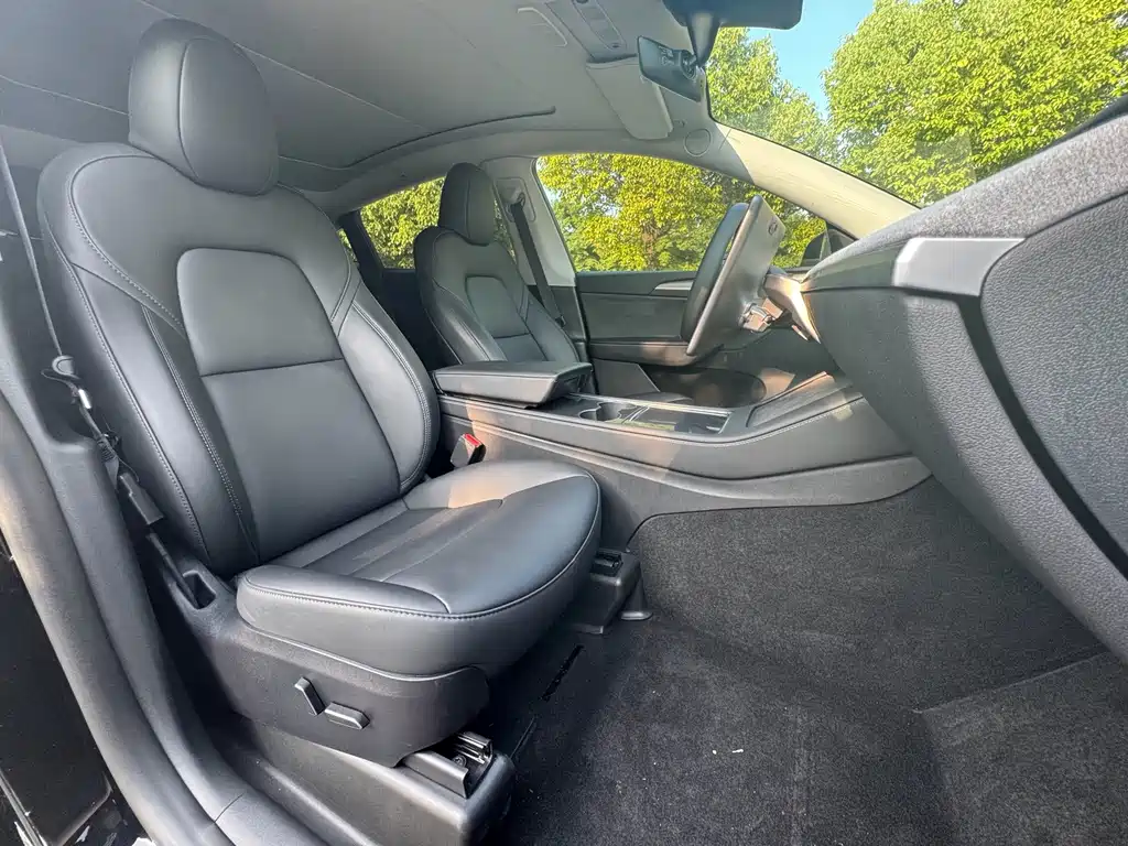 Tesla Model Y — фото 11