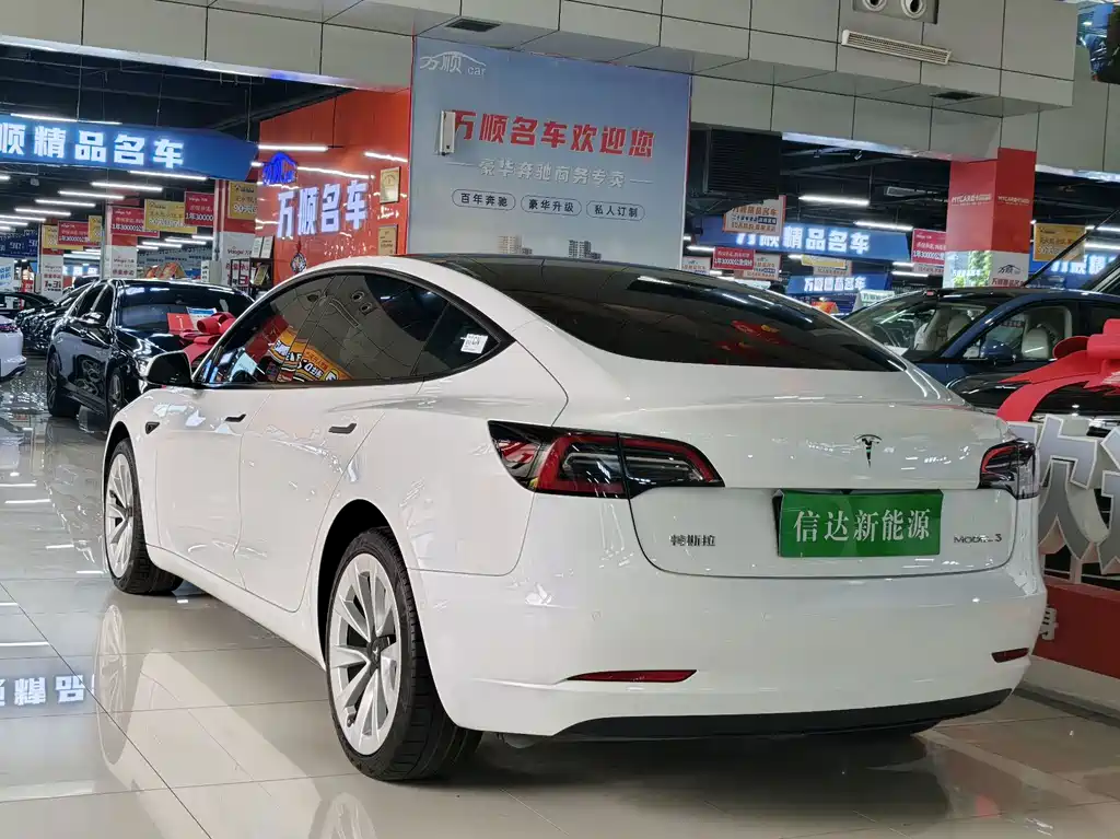 Tesla Model Y — фото 17