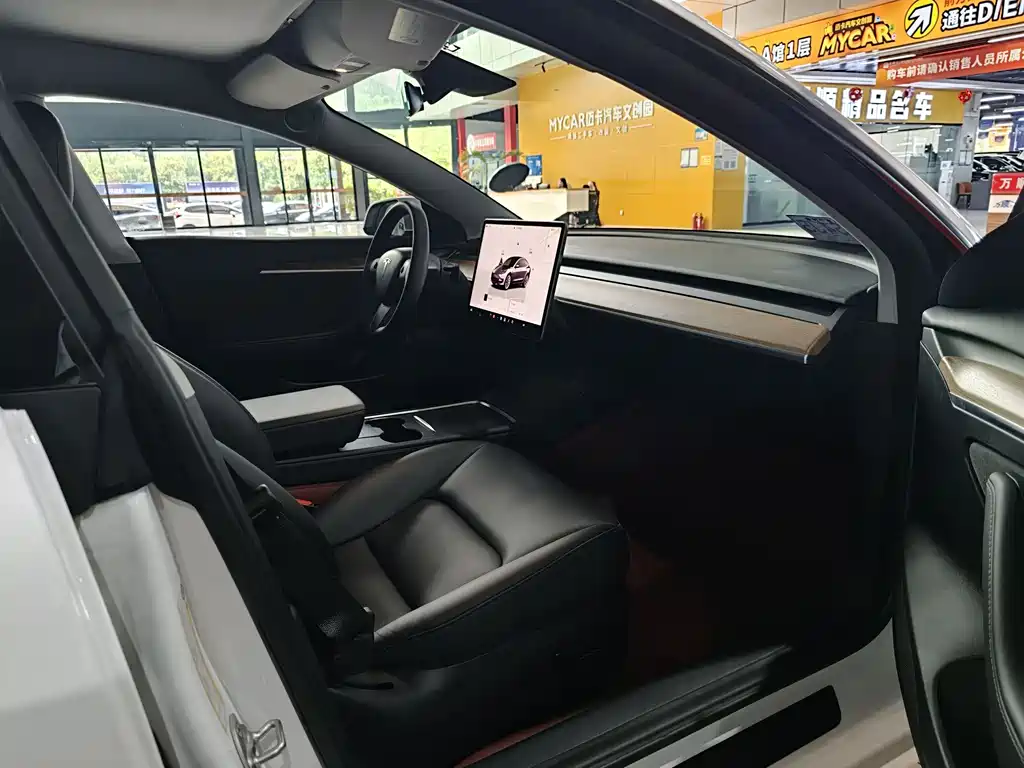 Tesla Model Y — фото 6