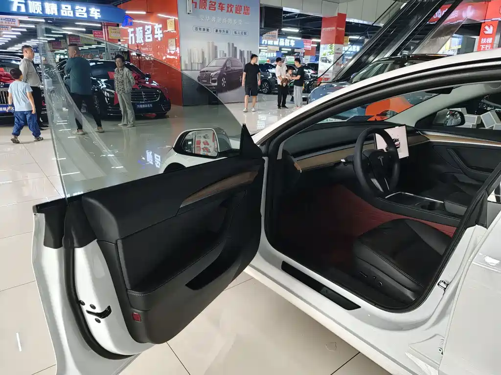 Tesla Model Y — фото 7