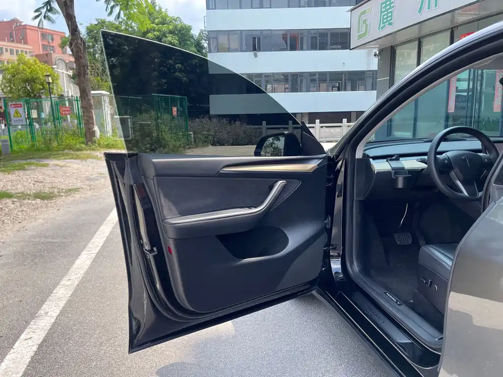 Tesla Model Y — фото 22