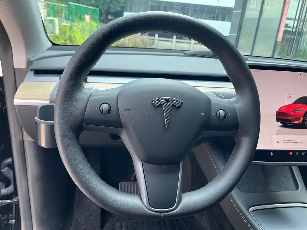 Tesla Model Y — фото 23