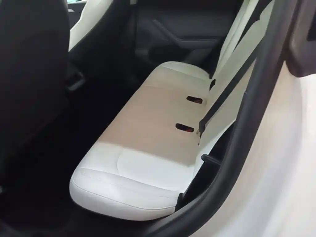 Tesla Model Y — фото 17