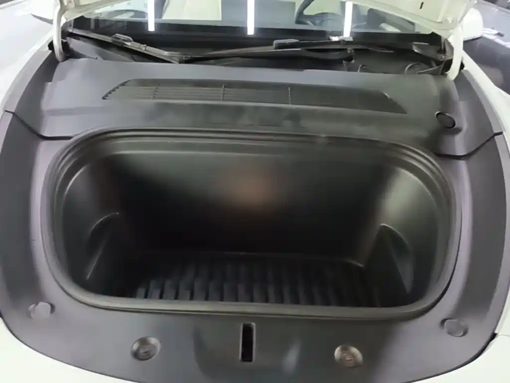 Tesla Model Y — фото 20
