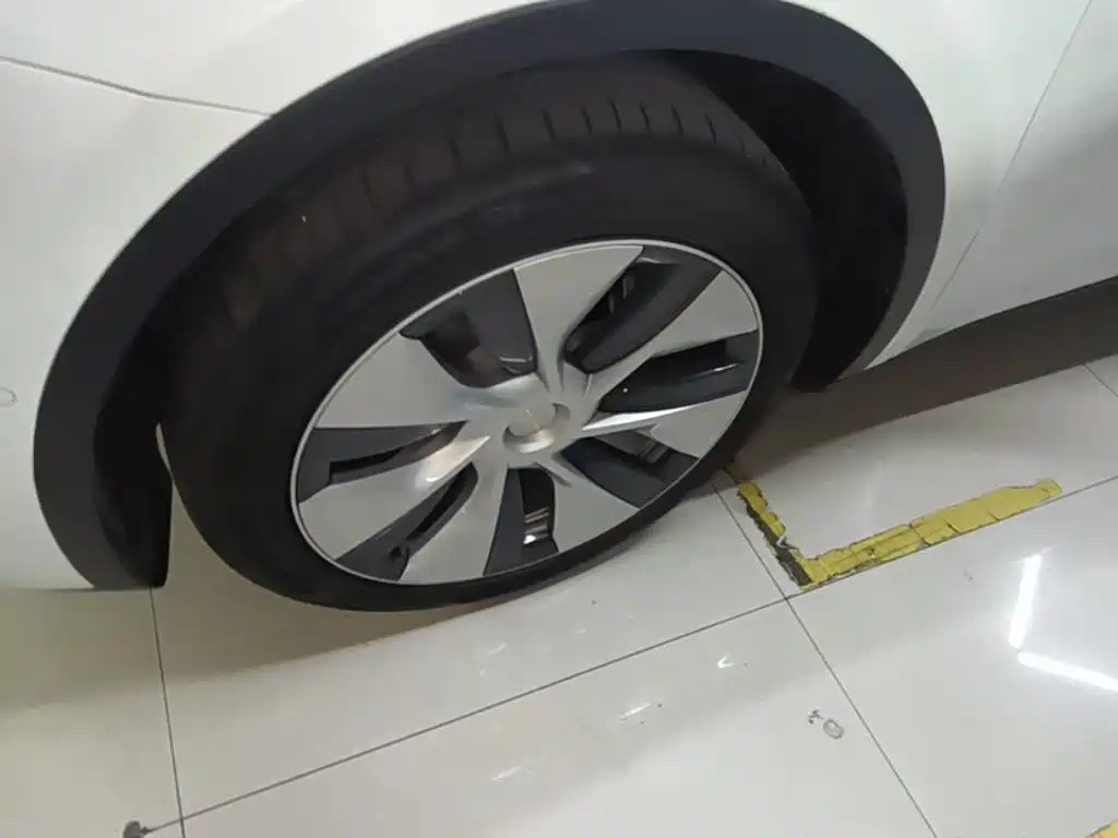 Tesla Model Y — фото 23