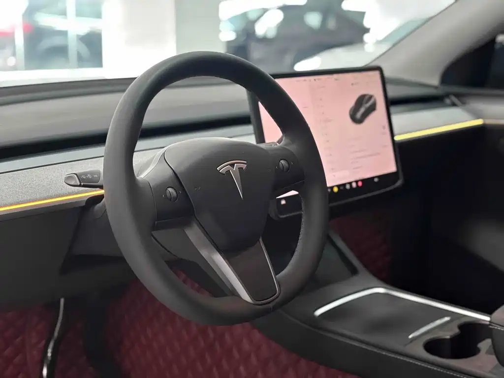Tesla Model Y — фото 5