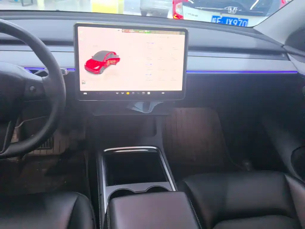 Tesla Model Y — фото 13