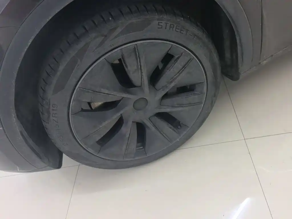 Tesla Model Y — фото 23