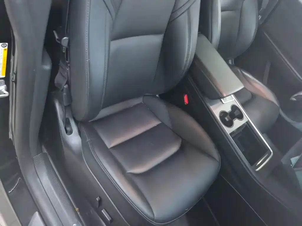 Tesla Model Y — фото 25