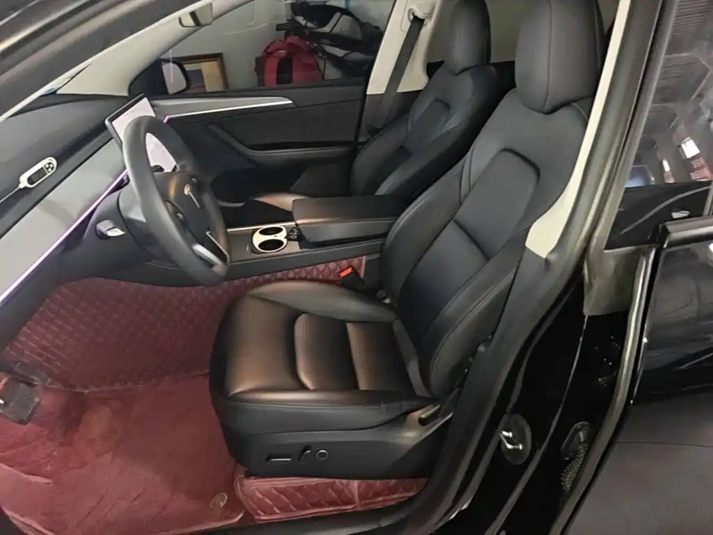 Tesla Model Y — фото 15