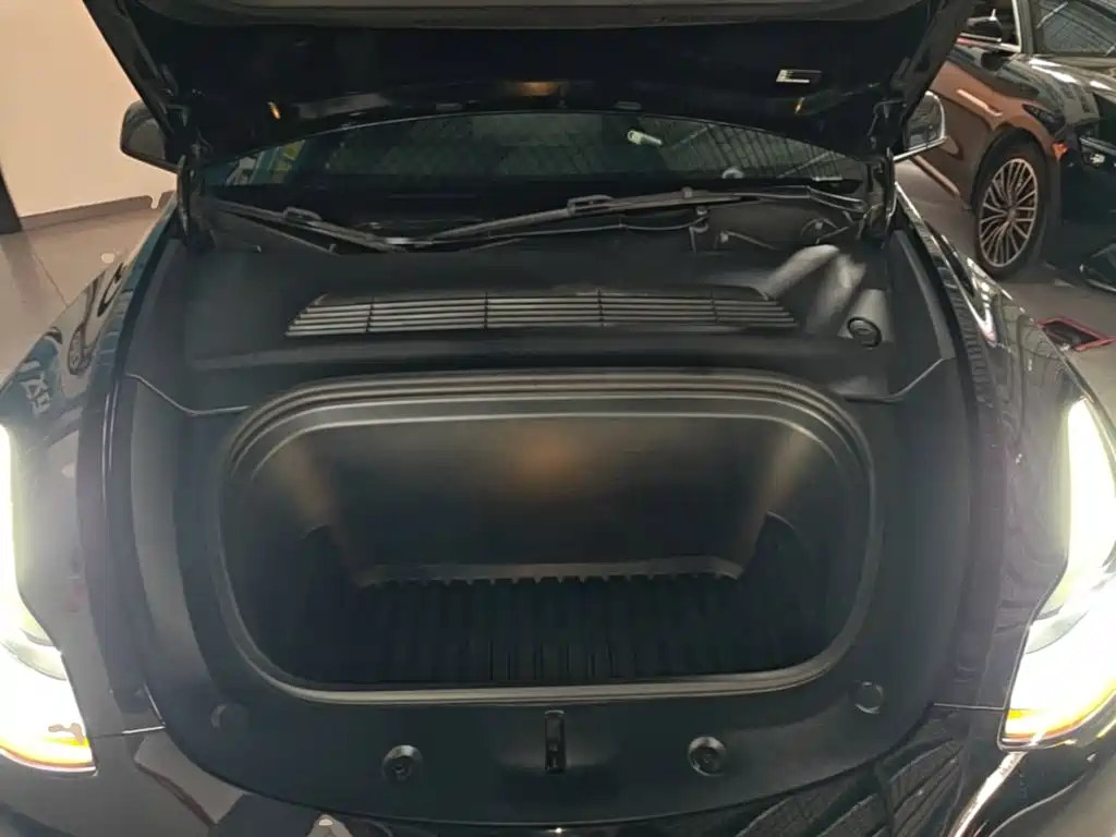 Tesla Model Y — фото 20