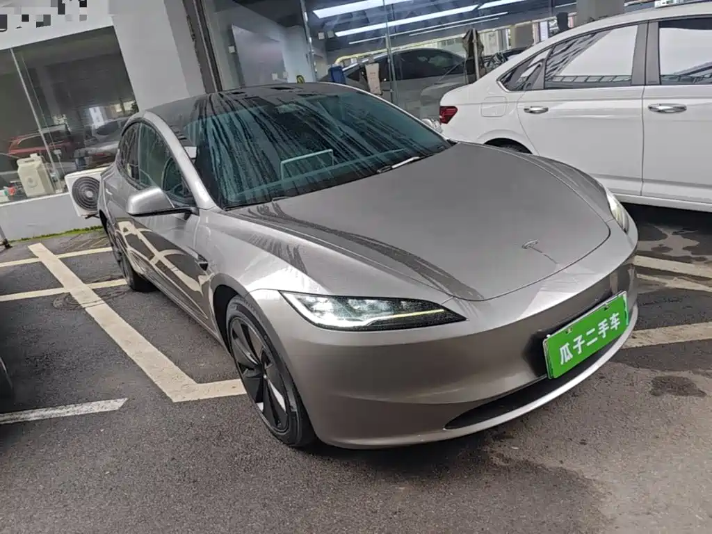 Tesla Model 3 — фото 4