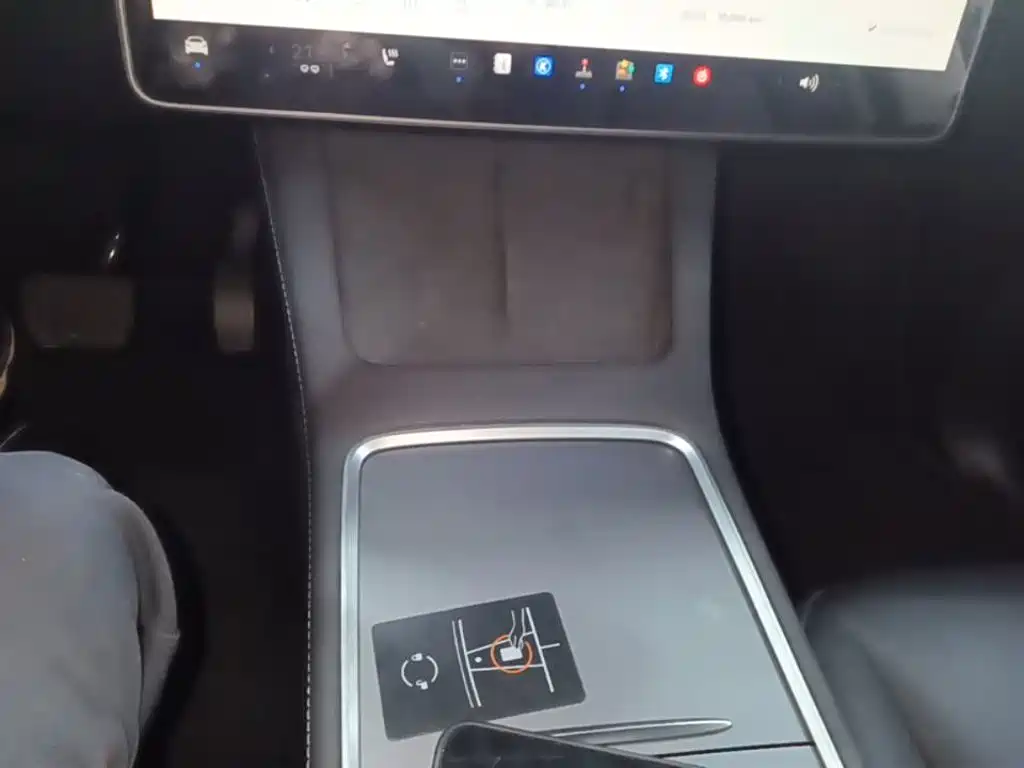 Tesla Model Y — фото 14