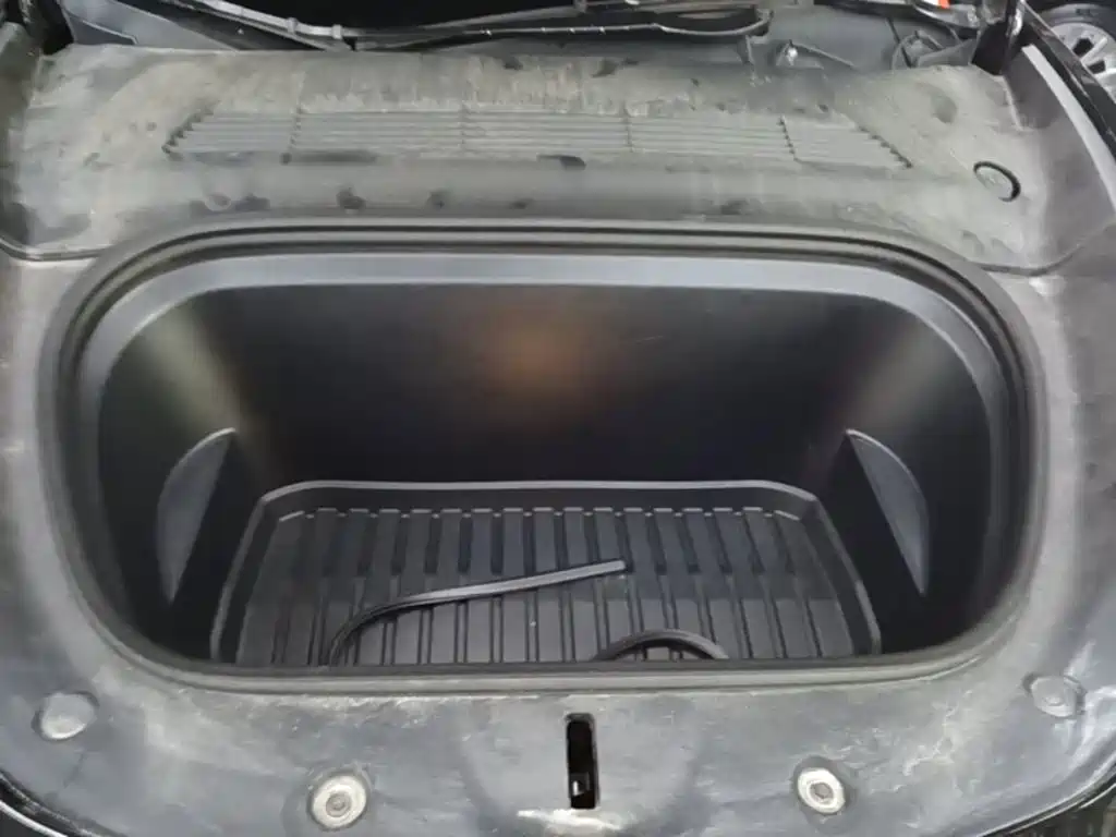 Tesla Model Y — фото 20