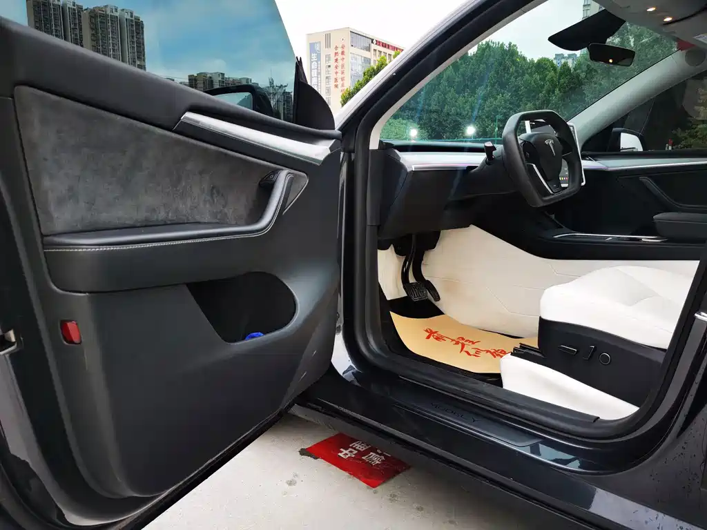 Tesla Model Y — фото 4