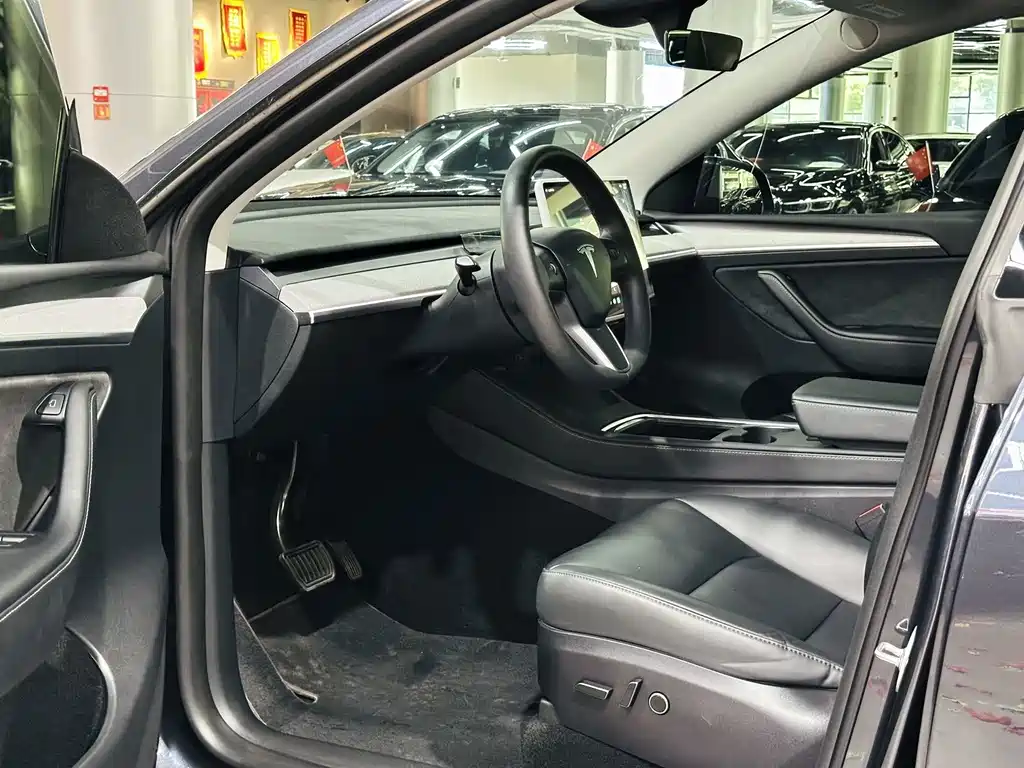 Tesla Model Y — фото 4