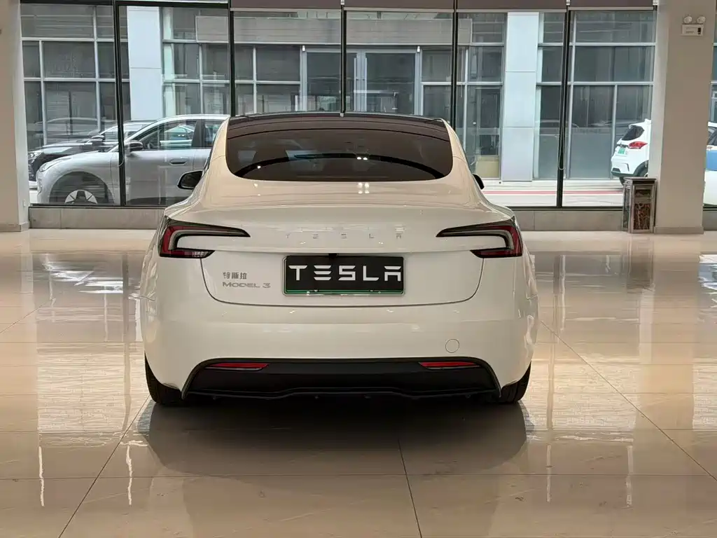 Tesla Model 3 — фото 8