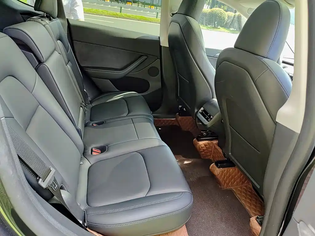 Tesla Model Y — фото 11