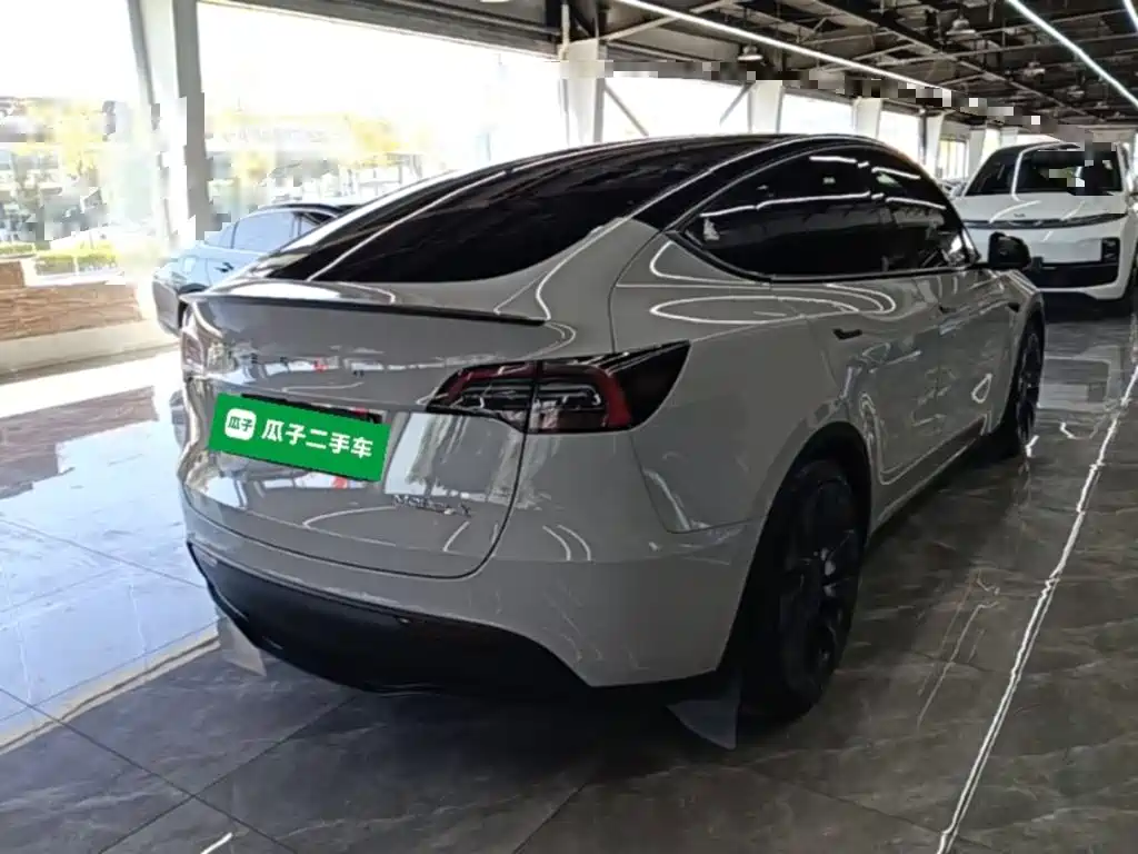 Tesla Model Y — фото 7