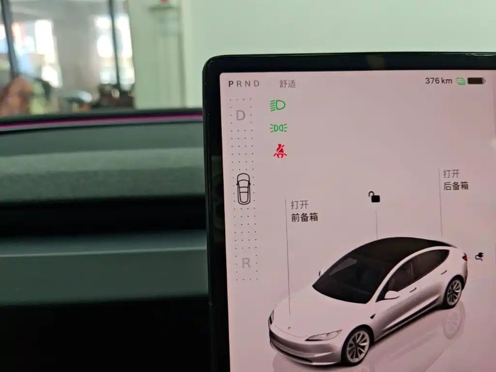 Tesla Model 3 — фото 14