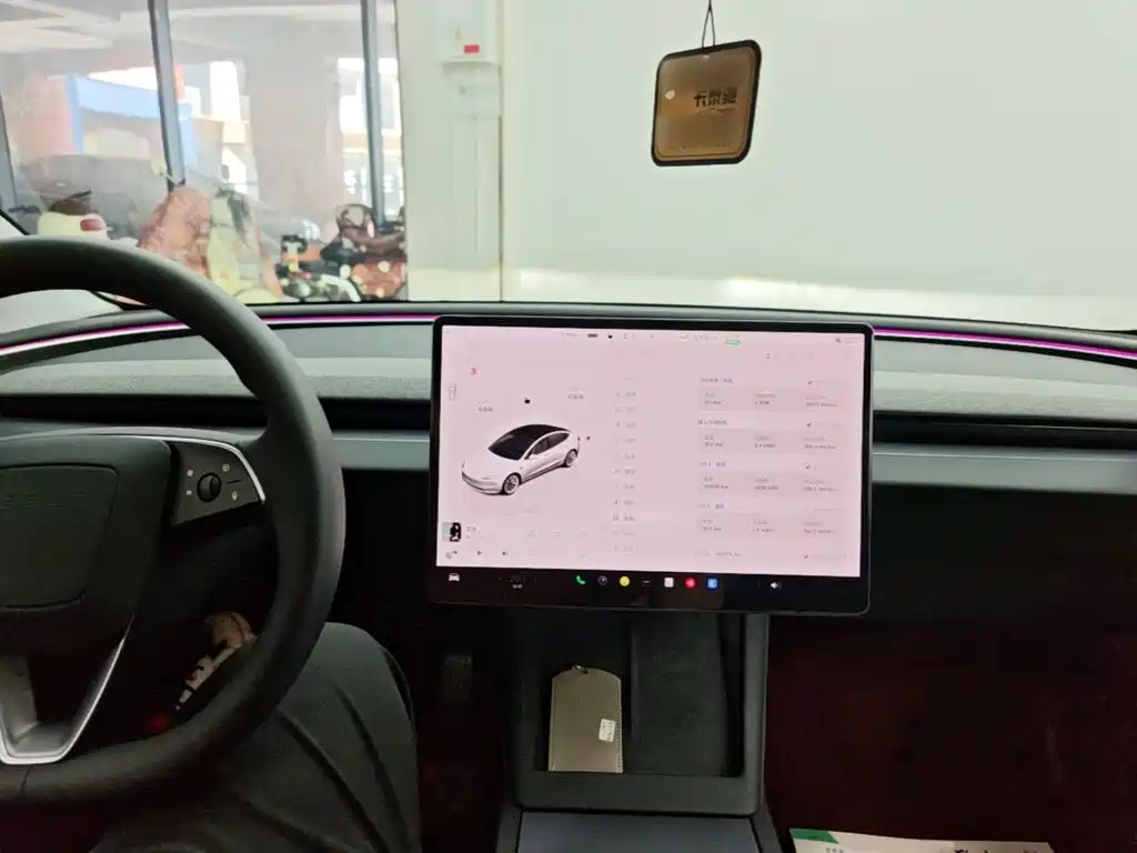 Tesla Model 3 — фото 10