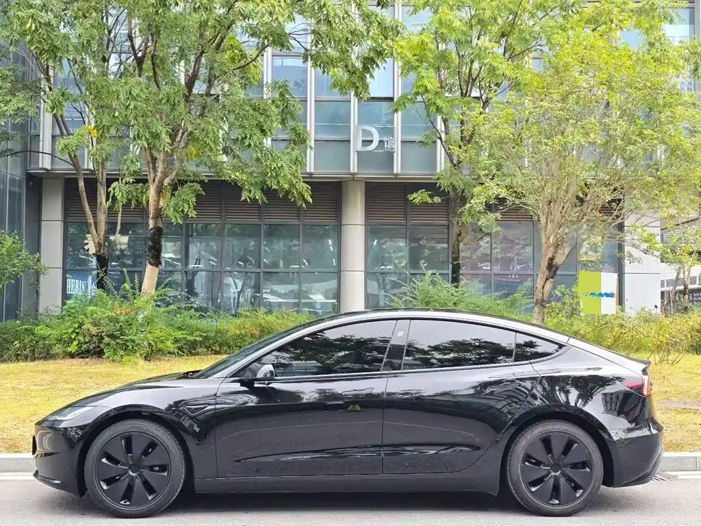 Tesla Model 3 — фото 5