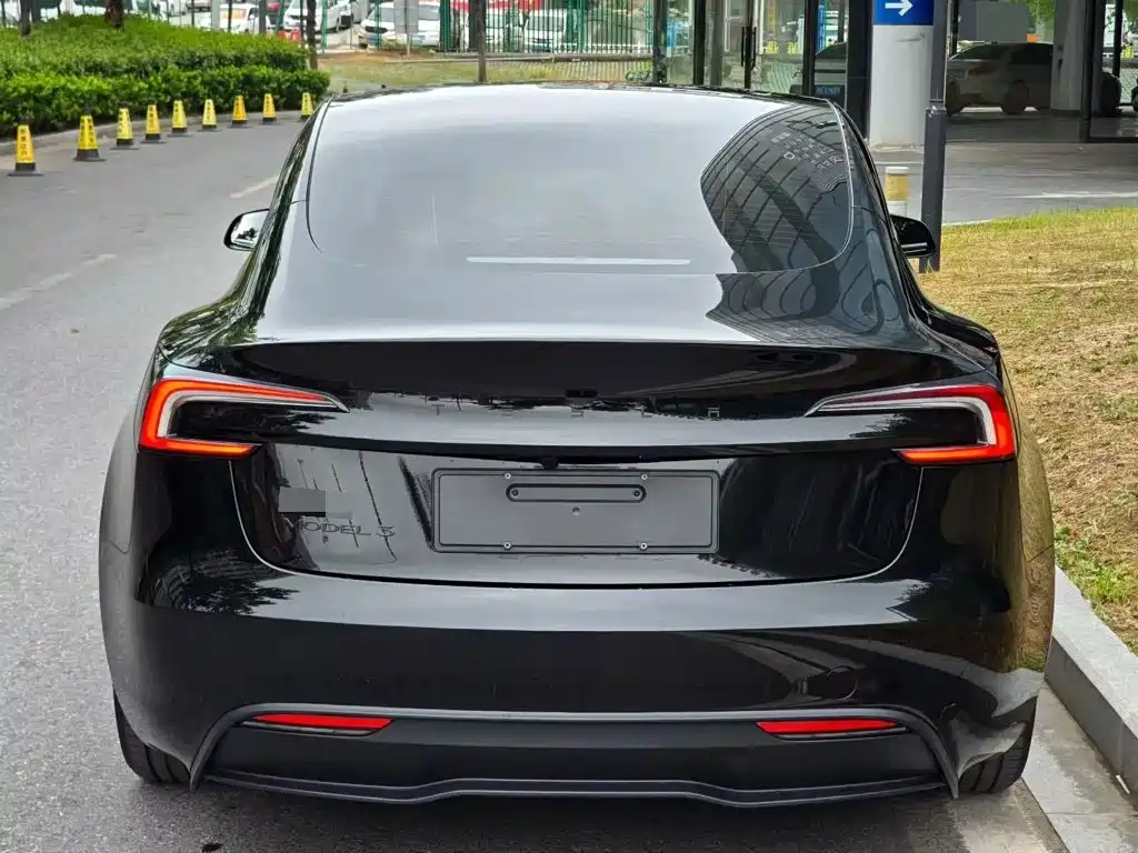Tesla Model 3 — фото 6