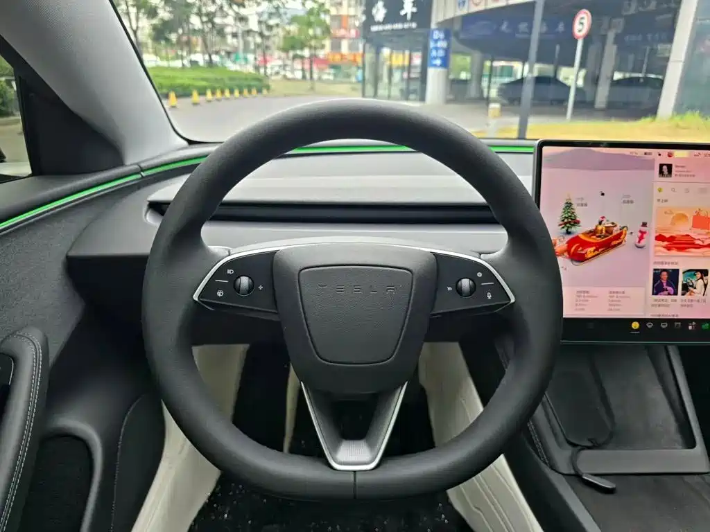 Tesla Model 3 — фото 8