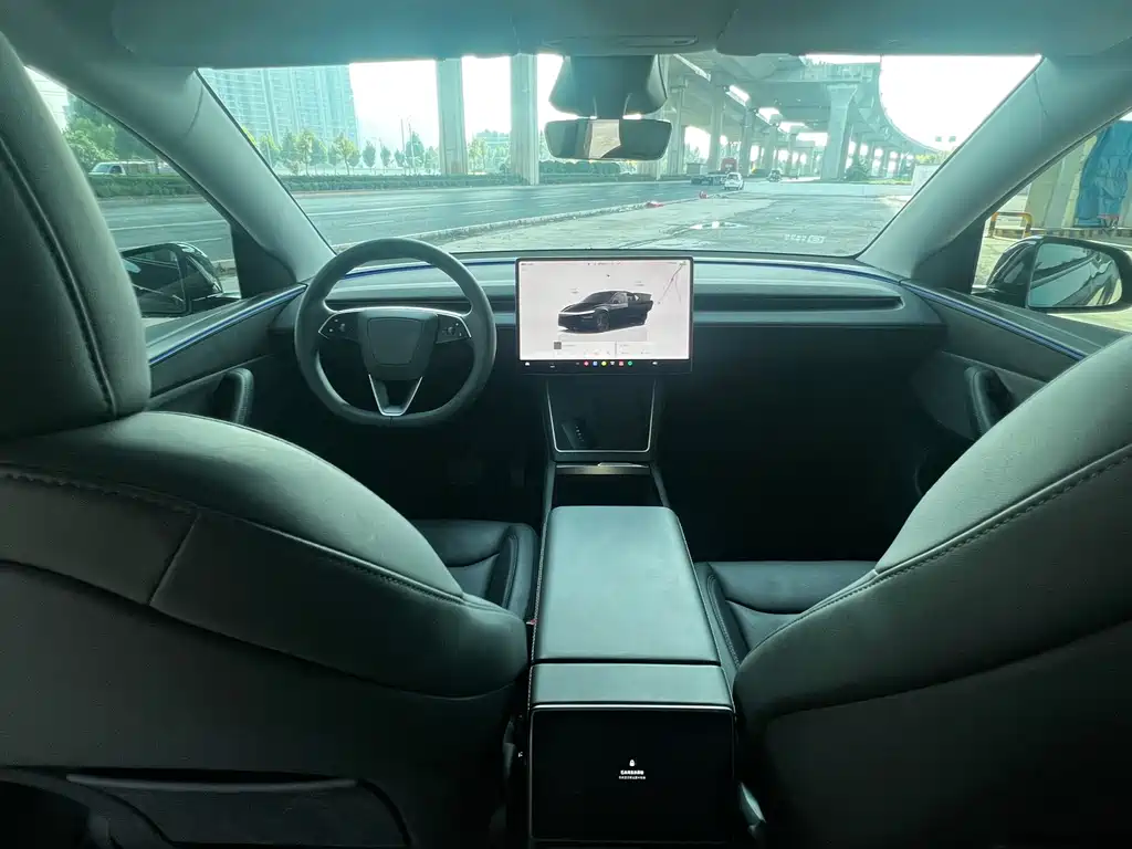 Tesla Model Y — фото 8