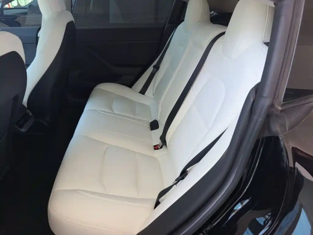 Tesla Model 3 — фото 17
