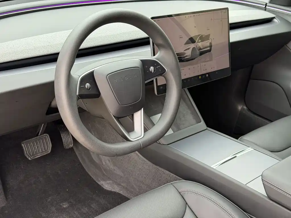 Tesla Model 3 — фото 4