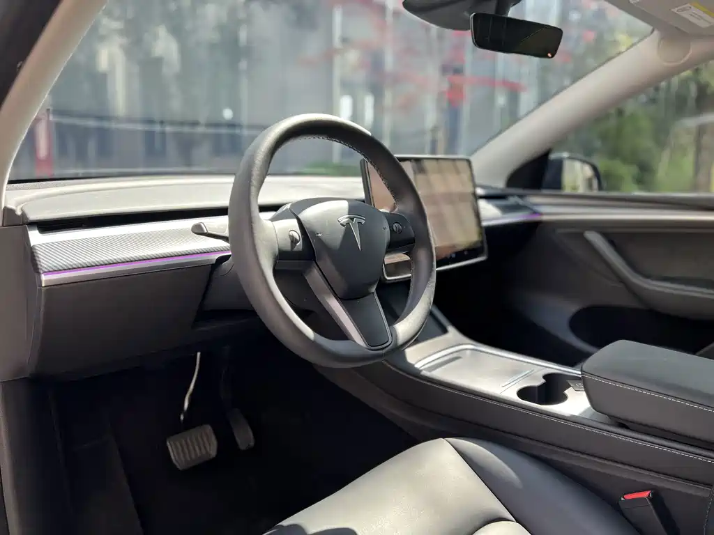 Tesla Model Y — фото 4
