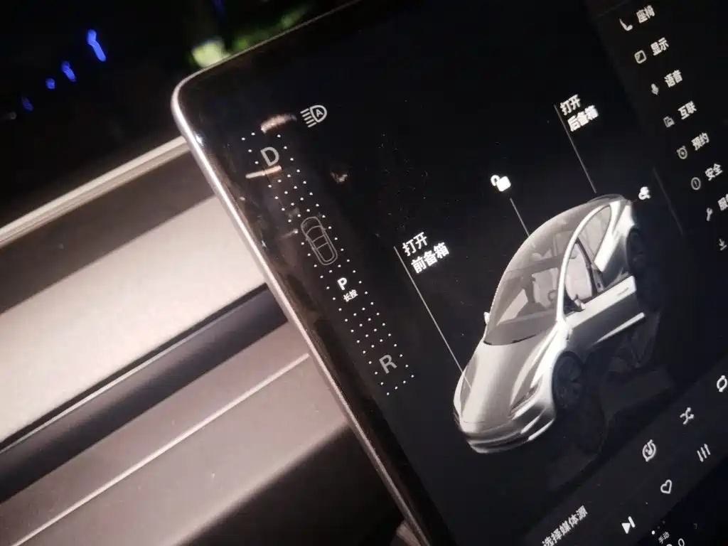 Tesla Model 3 — фото 10