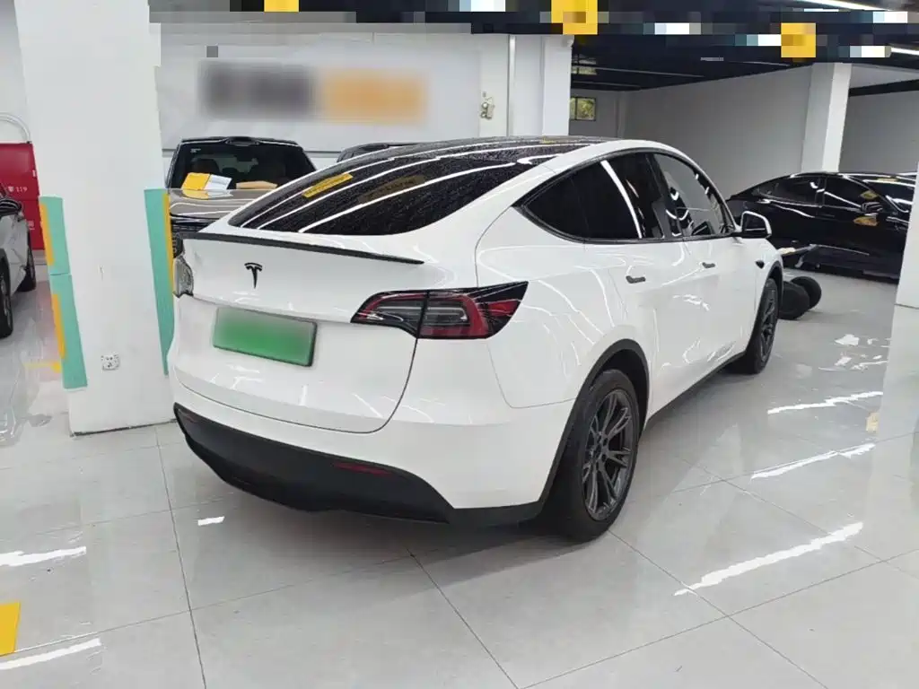 Tesla Model Y — фото 7