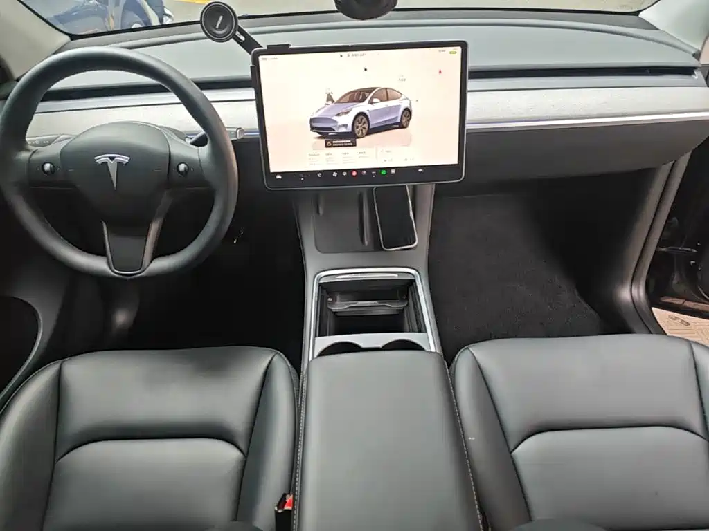 Tesla Model Y — фото 13
