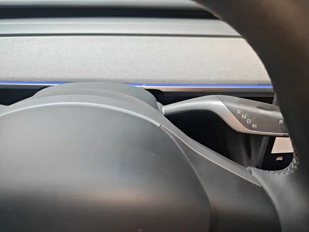 Tesla Model Y — фото 14