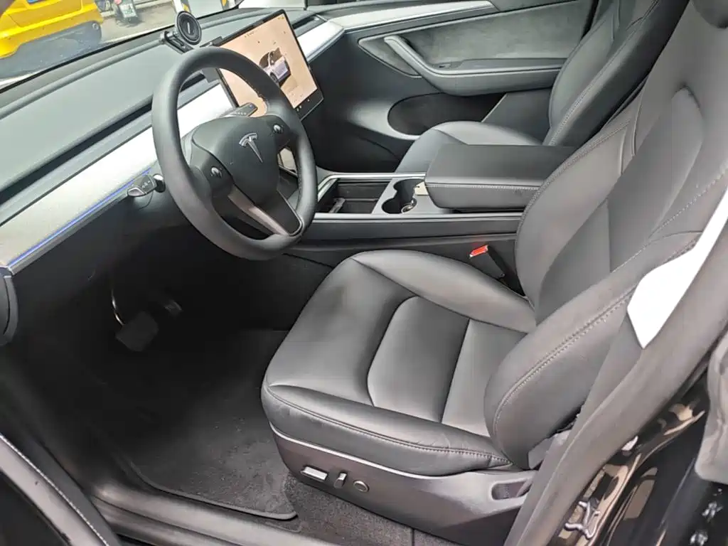 Tesla Model Y — фото 15