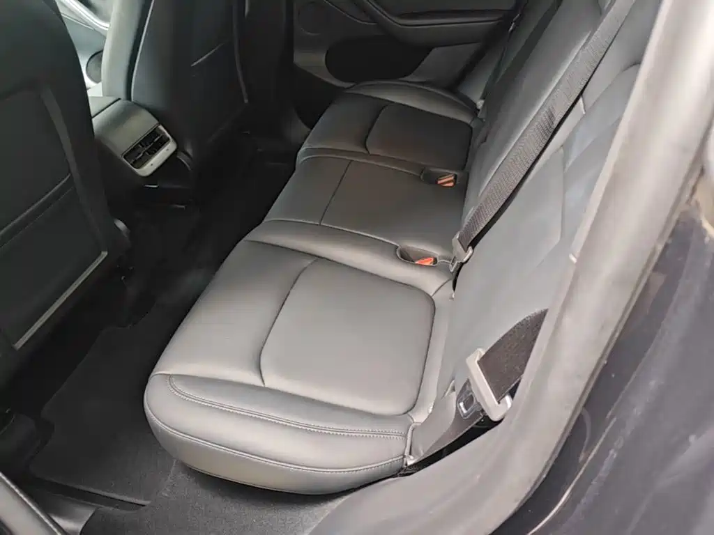 Tesla Model Y — фото 17