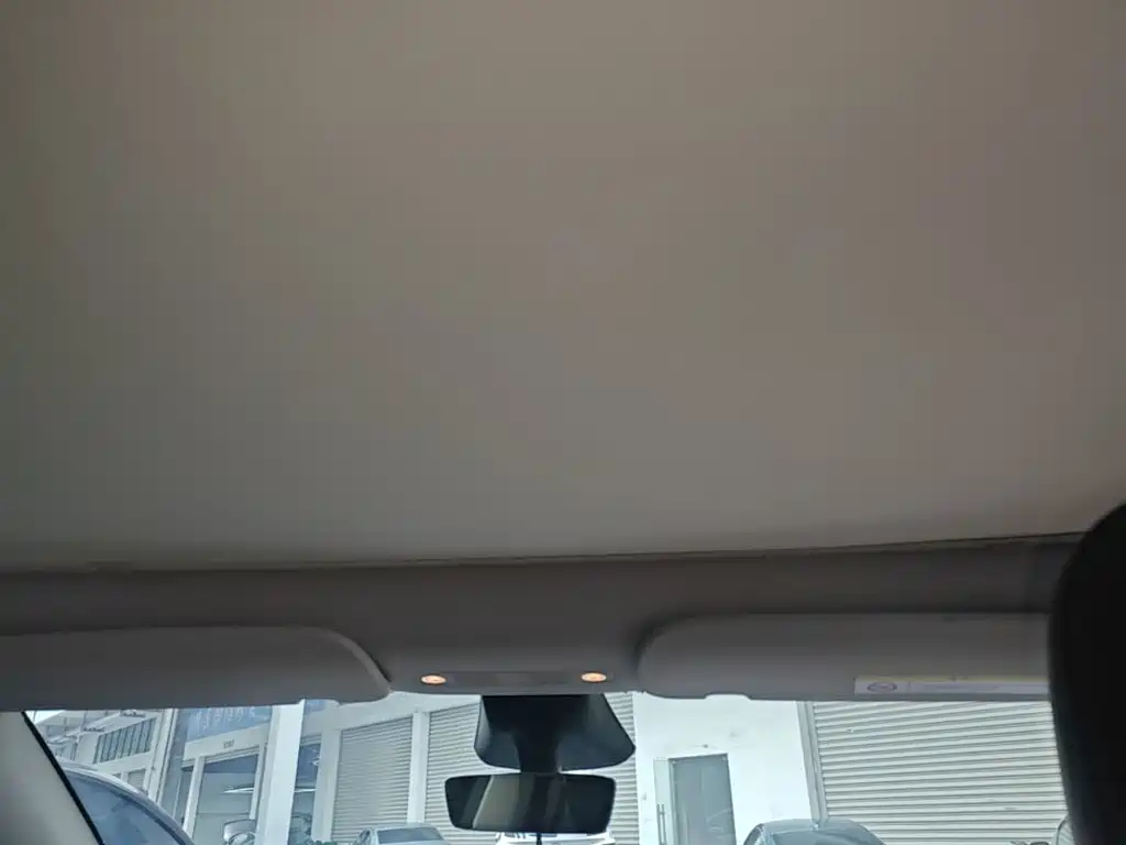 Tesla Model Y — фото 18