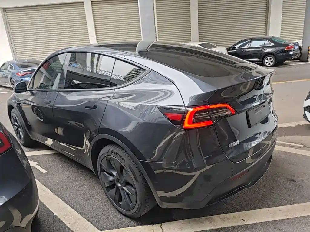Tesla Model Y — фото 5