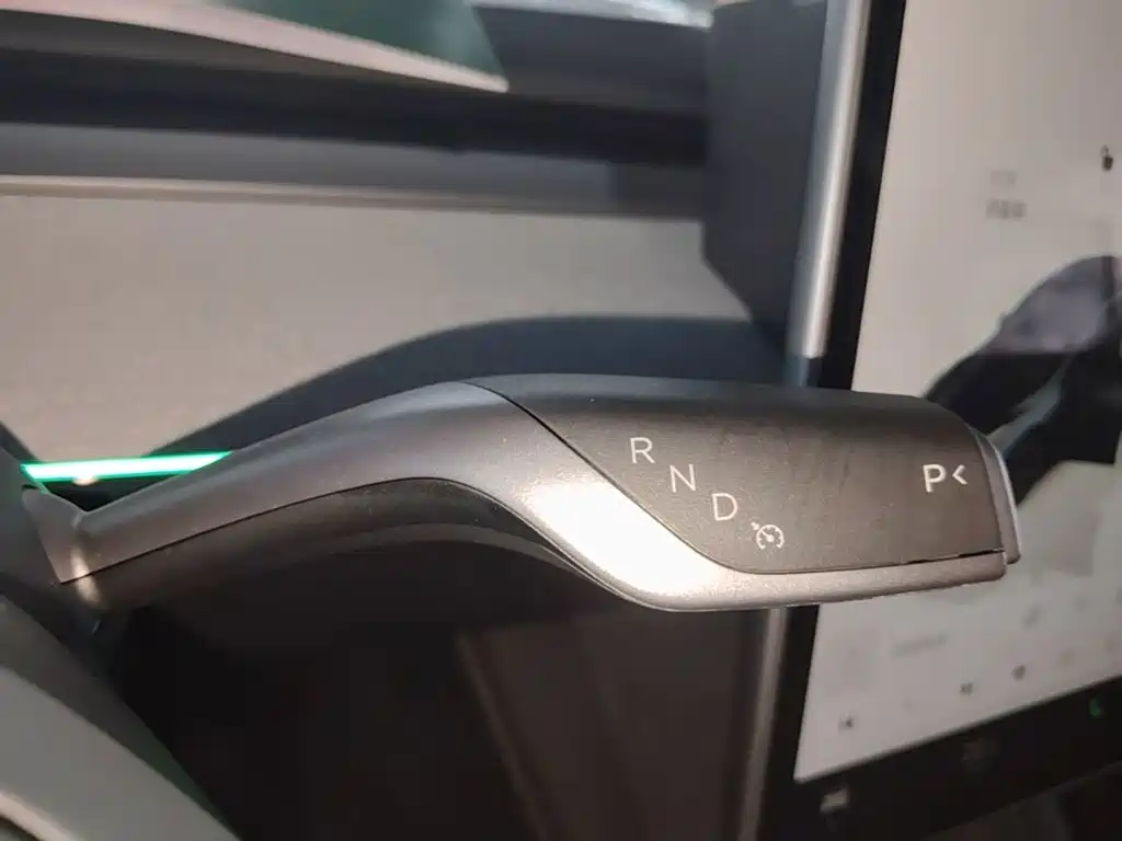 Tesla Model Y — фото 14