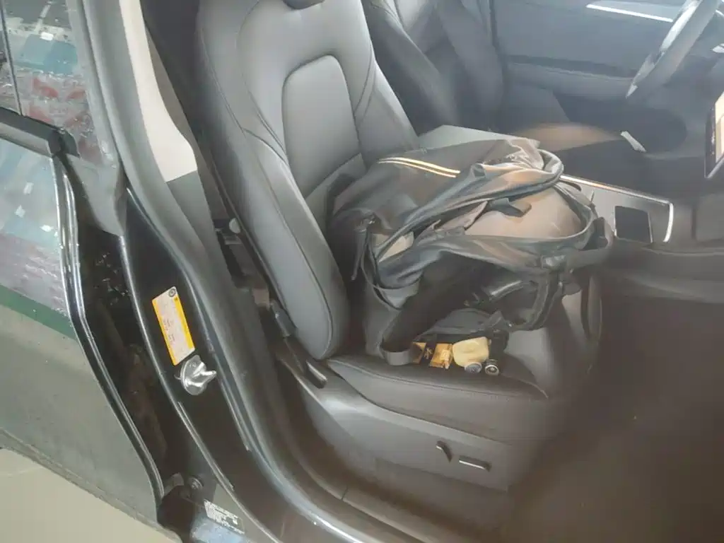 Tesla Model Y — фото 25