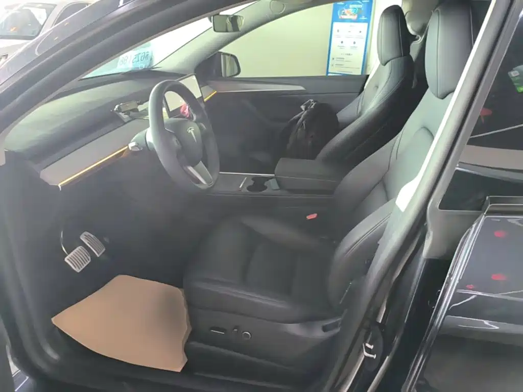 Tesla Model Y — фото 15