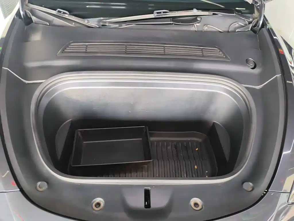 Tesla Model Y — фото 20