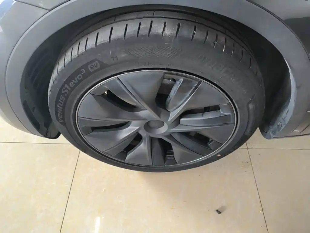 Tesla Model Y — фото 23