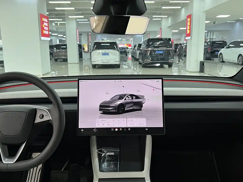 Tesla Model Y — фото 8