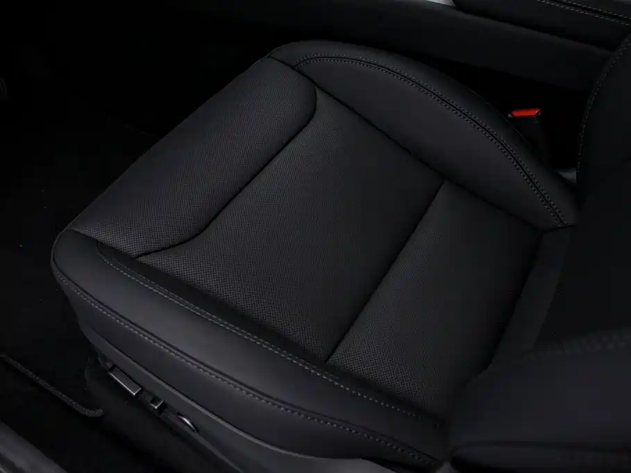 Tesla Model Y — фото 13