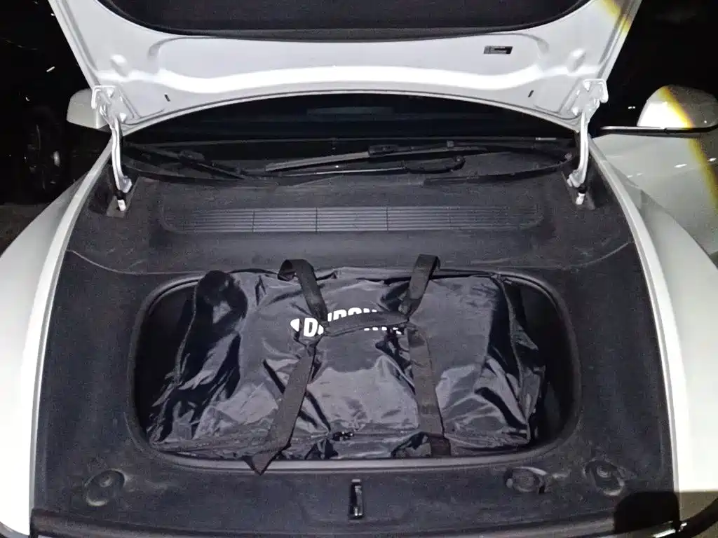 Tesla Model Y — фото 11