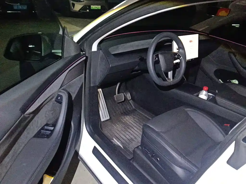Tesla Model Y — фото 14