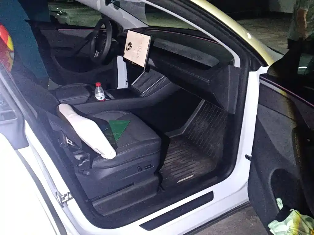 Tesla Model Y — фото 18
